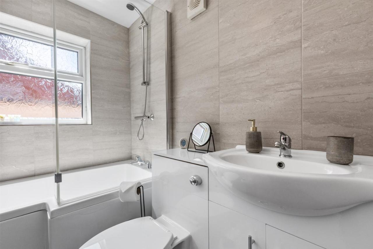 Nuneaton - Ideal 3 Bedroom, Wi-Fi Parking, Sleeps 6 - Jrr Stays Eksteriør bilde